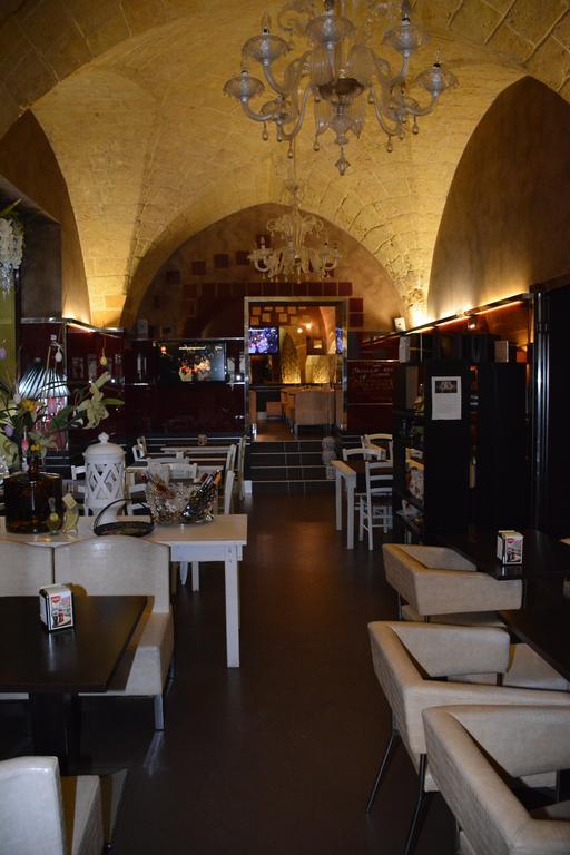 B&B Le Colonne Бриндизи Екстериор снимка