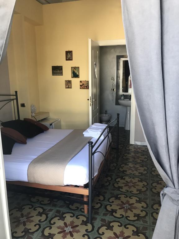 B&B Le Colonne Бриндизи Стая снимка