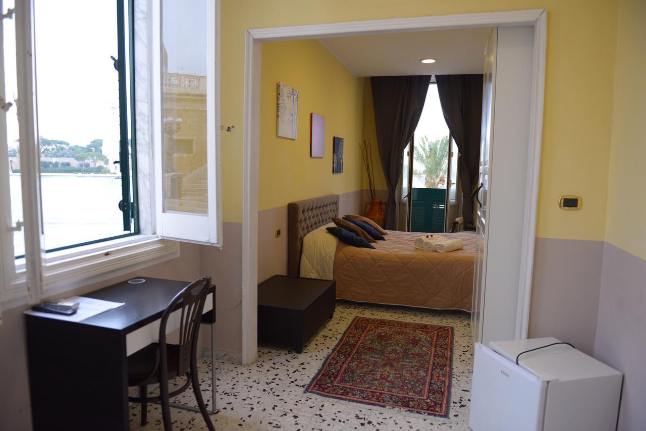 B&B Le Colonne Бриндизи Екстериор снимка