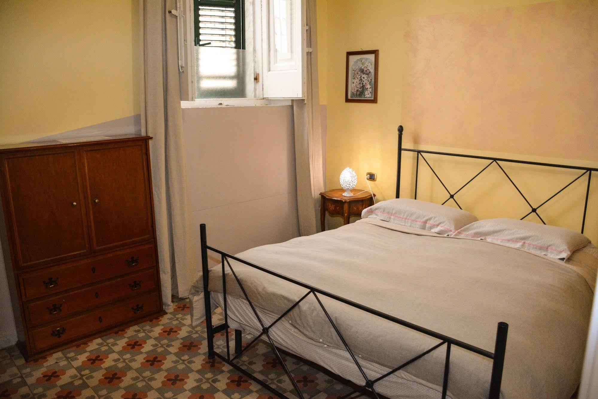 B&B Le Colonne Бриндизи Екстериор снимка