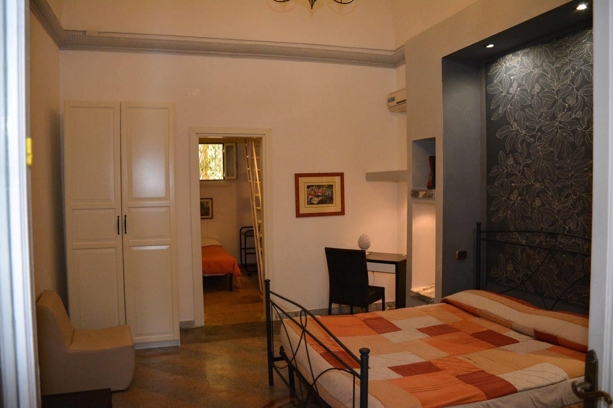 B&B Le Colonne Бриндизи Екстериор снимка