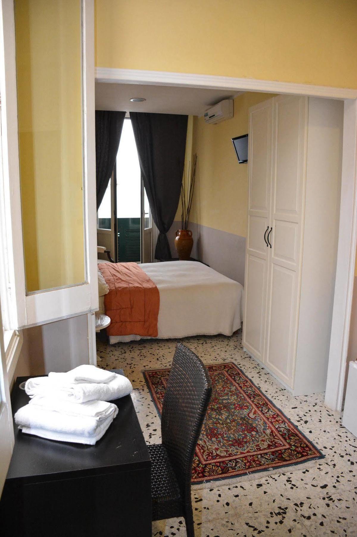 B&B Le Colonne Бриндизи Екстериор снимка