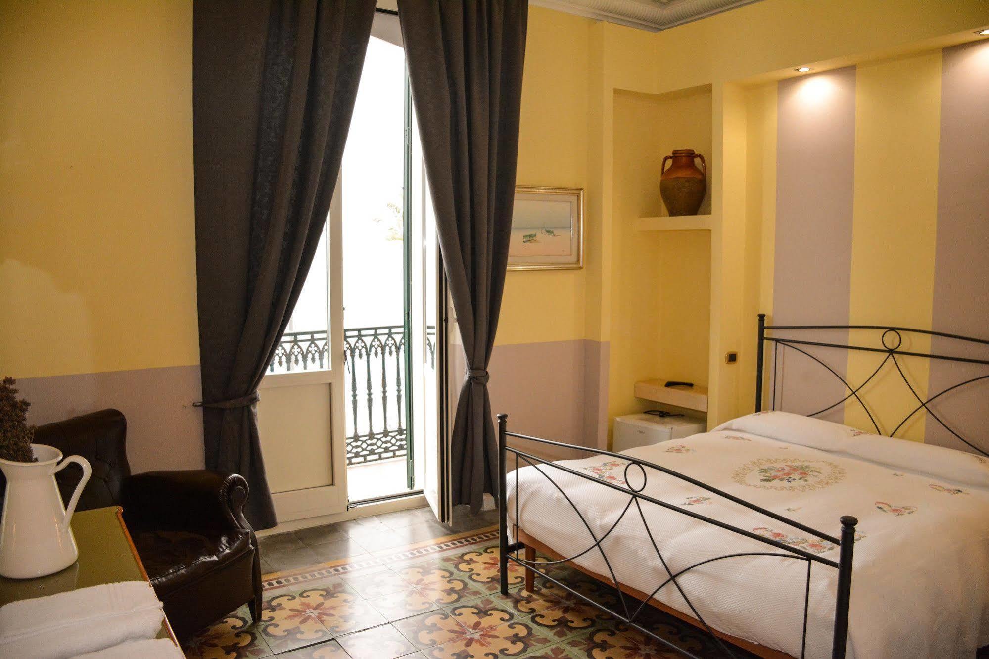 B&B Le Colonne Бриндизи Екстериор снимка